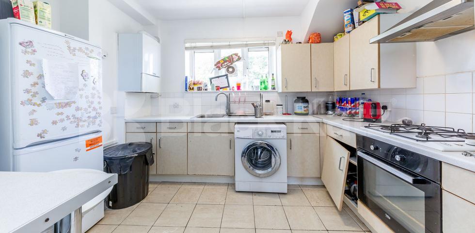 			4/5 BED IN CAMDEN!, 4 Bedroom, 1 bath, 1 reception Flat			 Crowndale Road , CAMDEN